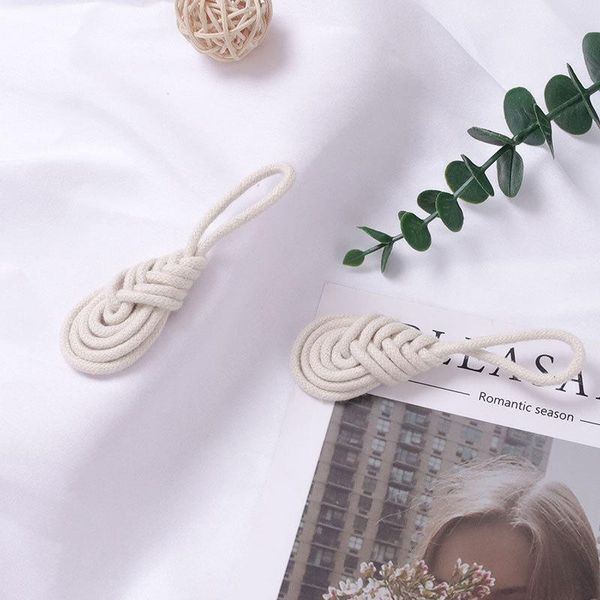 4pcs/pack woven napkin buckle handmade crafts dinner table decorate napkin for wedding event european style
4pcs/pack woven napkin buckle handmade crafts dinner table decorate napkin for wedding event european style