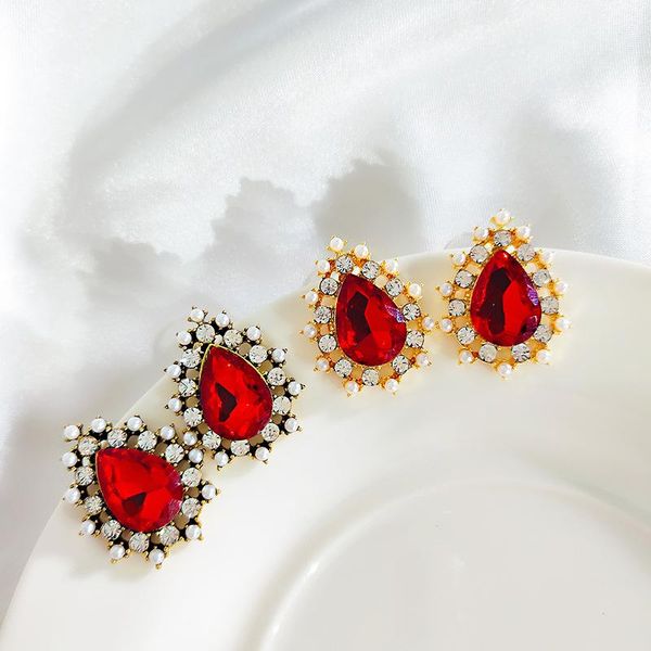 2020 contracted vintage style water drop delicate crystal design joker pearl women temperament stud earrings new, Golden;silver
2020 contracted vintage style water drop delicate crystal design joker pearl women temperament stud earrings new, Golden;silver