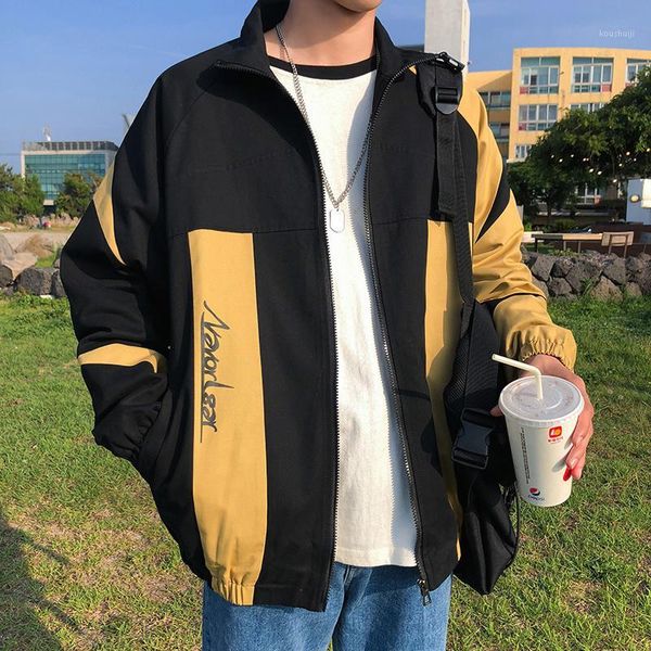 2020 spring and autumn new jacket jacket casual street authentic men's loose large size printed trench coat1, Black;brown
2020 spring and autumn new jacket jacket casual street authentic men's loose large size printed trench coat1, Black;brown
