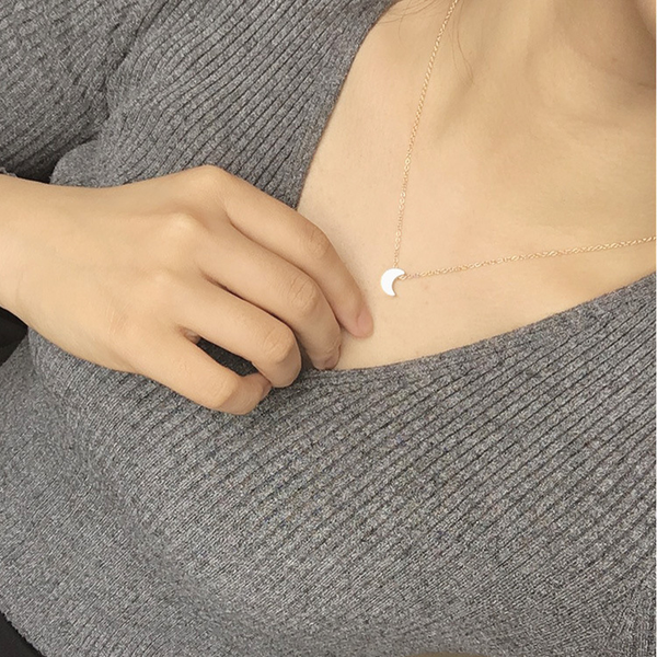 new fashion simple thickening moon pendant necklace jewelry necklace female gold silver pattern pendant
new fashion simple thickening moon pendant necklace jewelry necklace female gold silver pattern pendant