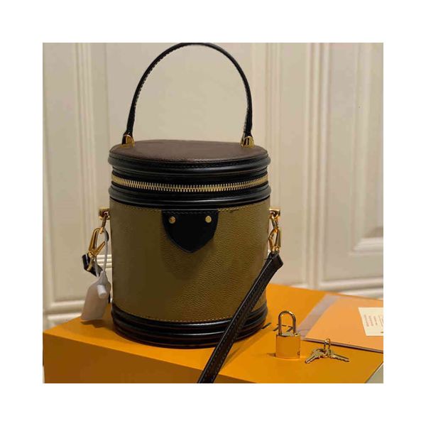 designers classic luxurys bags lady fashion crossbody letter handbags totes bag 2021 womens chains shoulder bags
designers classic luxurys bags lady fashion crossbody letter handbags totes bag 2021 womens chains shoulder bags