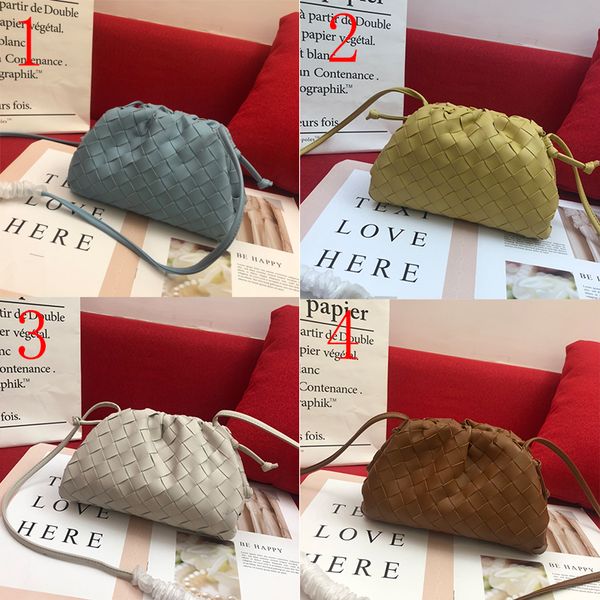 autumn and winter 2020 new single shoulder slanting storage bag weaving fashion versatile cloud dumpling little girl
autumn and winter 2020 new single shoulder slanting storage bag weaving fashion versatile cloud dumpling little girl