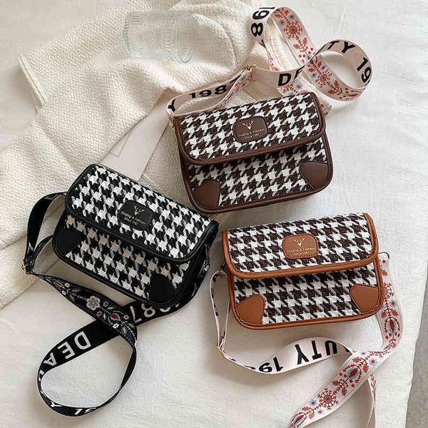 2022 factory wholesale new bag women's bag new trend autumn fashion lattice single shoulder net red messenger versatile bag
2022 factory wholesale new bag women's bag new trend autumn fashion lattice single shoulder net red messenger versatile bag