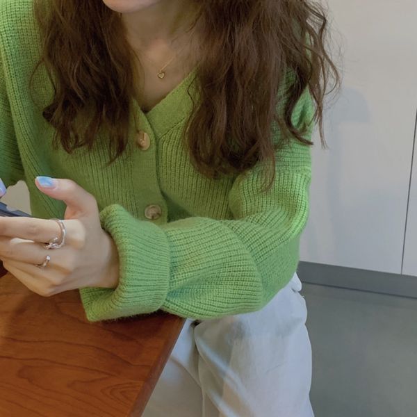 autumn and winter 2020 korean chic sweet temperament age reduction loose and thickened single breasted v-neck short coat woman coat sweater, White;black
autumn and winter 2020 korean chic sweet temperament age reduction loose and thickened single breasted v-neck short coat woman coat sweater, White;black