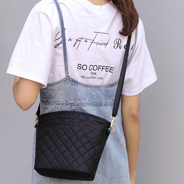 женщины кожаные сумки черный ковш сумки на ремне дамы crossbody сумки женские емкость bolsas feminina
женщины кожаные сумки черный ковш сумки на ремне дамы crossbody сумки женские емкость bolsas feminina