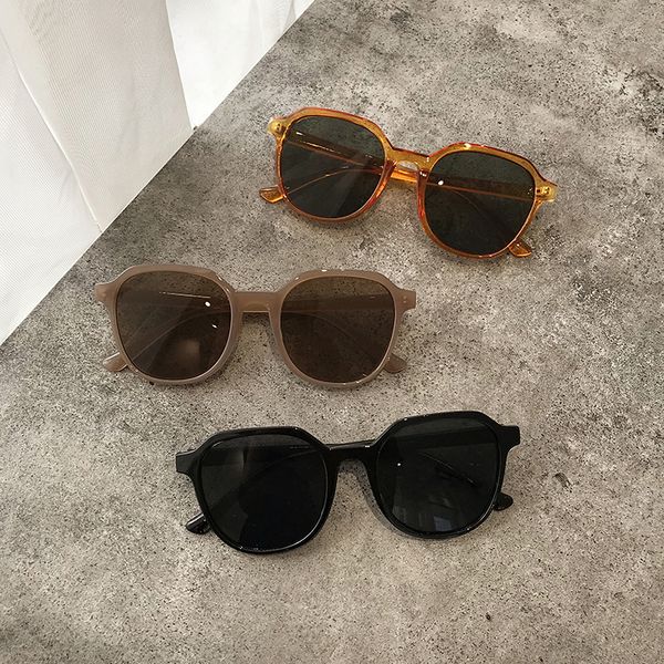 2019 new brown women's korean fashion ins online red same round face sunglasses for men's selfie glasses, White;black
2019 new brown women's korean fashion ins online red same round face sunglasses for men's selfie glasses, White;black