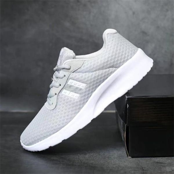 special) autumn new mesh breathable sports casual men's and women's light running shoes q5, Black
special) autumn new mesh breathable sports casual men's and women's light running shoes q5, Black