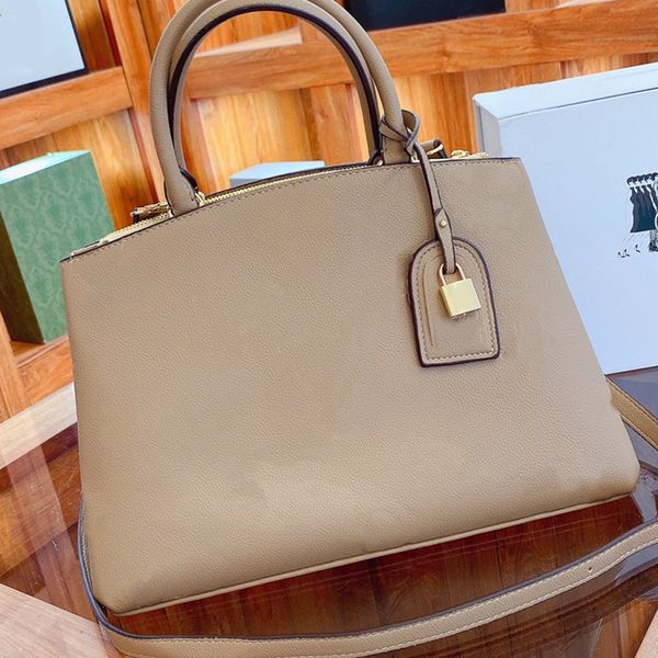 2022 ladies tote brand bags design totes classic pattern one-shoulder messenger handbag outdoor shopping travel essential high-quality lar
2022 ladies tote brand bags design totes classic pattern one-shoulder messenger handbag outdoor shopping travel essential high-quality lar