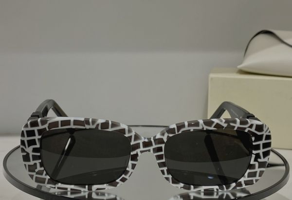 oval square sunglasses dark grey lens 4067 women men classic glasses gafas de sol sonnenbrille fashion sunglasses with box, White;black
oval square sunglasses dark grey lens 4067 women men classic glasses gafas de sol sonnenbrille fashion sunglasses with box, White;black