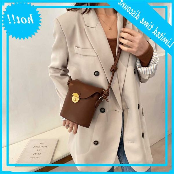 texture single shoulder women's 2020 new fashion net red messenger french chain small square bag
texture single shoulder women's 2020 new fashion net red messenger french chain small square bag