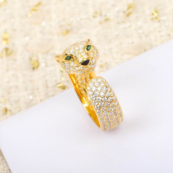 s925 silver opened ring with all diamond and green color leopard style in three colors plated for women wedding jewelry gift have box stamp
s925 silver opened ring with all diamond and green color leopard style in three colors plated for women wedding jewelry gift have box stamp