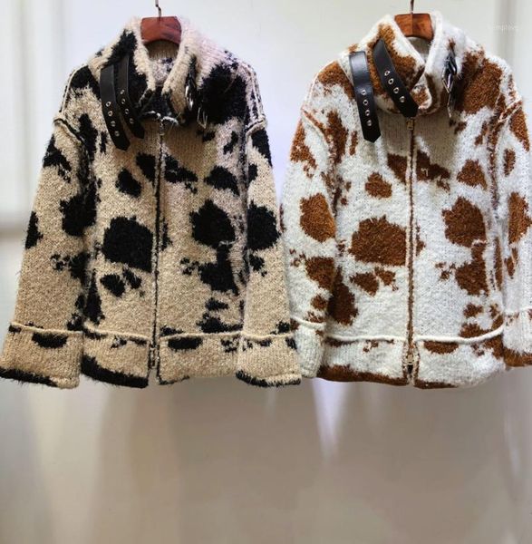 2021 new ladies fashion long sleeve stand collar printed knit jacket 12311, Black;brown
2021 new ladies fashion long sleeve stand collar printed knit jacket 12311, Black;brown