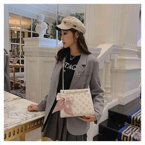 2022 factory wholesale handbag bag women autumn and winter large capacity small square style chain single shoulder
2022 factory wholesale handbag bag women autumn and winter large capacity small square style chain single shoulder