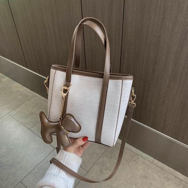 brand original design 2020 new joker fashion handbag crocodile pattern portable slung bucket bag
brand original design 2020 new joker fashion handbag crocodile pattern portable slung bucket bag