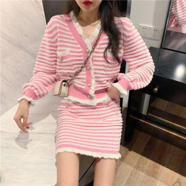 women's tracksuits autumn suit contrast color knitted sardigan coat+ striped skirt two-piece female suit/sets, Gray
women's tracksuits autumn suit contrast color knitted sardigan coat+ striped skirt two-piece female suit/sets, Gray