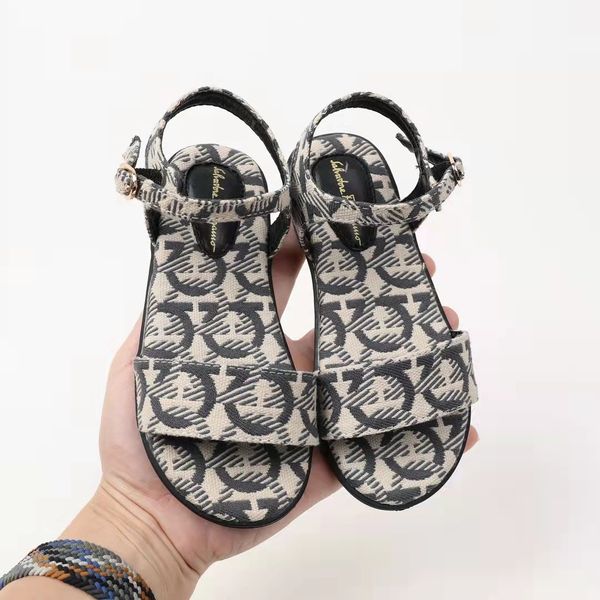 girl house slippers sandal fashion designer summer beach slipper shoe baby girls outdoor shoes eu 26-35 send with box in 2022, Black;red
girl house slippers sandal fashion designer summer beach slipper shoe baby girls outdoor shoes eu 26-35 send with box in 2022, Black;red