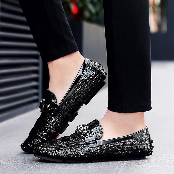 2020 new cross-border large size glossy crocodile pattern peas shoes casual leather shoes hair stylist youth tide shoes driving slip-on shoe, Black
2020 new cross-border large size glossy crocodile pattern peas shoes casual leather shoes hair stylist youth tide shoes driving slip-on shoe, Black