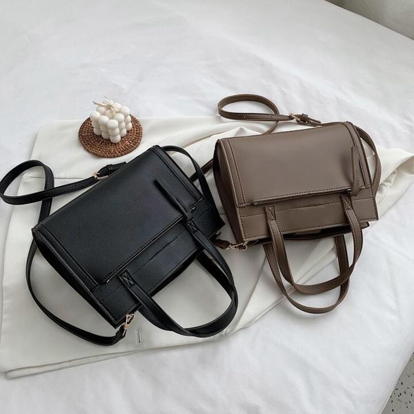 2020 fashion large capacity women one shoulder totes lady underarm bag crossbody handbags
2020 fashion large capacity women one shoulder totes lady underarm bag crossbody handbags