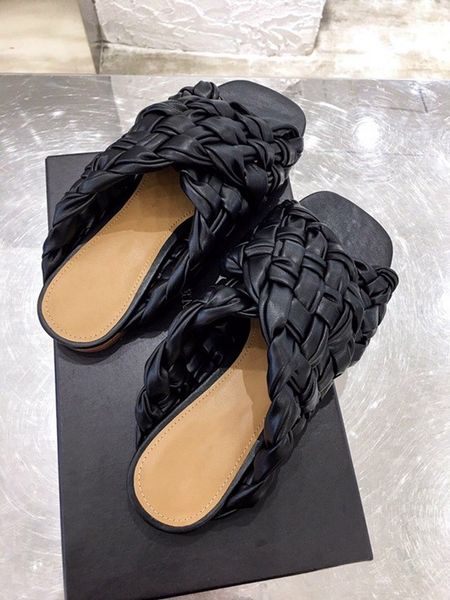 designer ladies slippers square new casual sandals lambskin women's shoes luxury ladies flat sandals shoes, Black
designer ladies slippers square new casual sandals lambskin women's shoes luxury ladies flat sandals shoes, Black