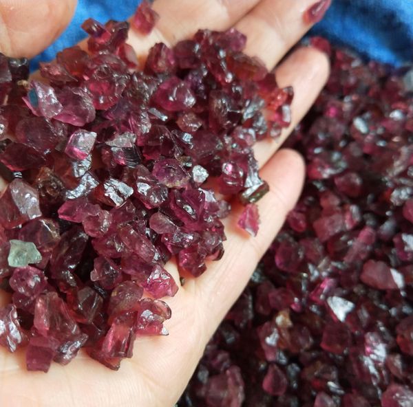 natural garnet stone quartz crystal tumbled stone crystal healing stone irregular (size: 5--15 mm wmtlat dayupshop
natural garnet stone quartz crystal tumbled stone crystal healing stone irregular (size: 5--15 mm wmtlat dayupshop