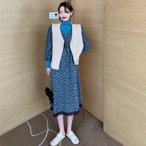 fall 2020 new floral dress + imitation lamb fur vest two piece suit women's fashion trend
fall 2020 new floral dress + imitation lamb fur vest two piece suit women's fashion trend