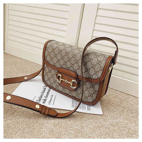 2022 factory wholesale trend fashion outdoor rank buckle women's messenger winter single shoulder bag
2022 factory wholesale trend fashion outdoor rank buckle women's messenger winter single shoulder bag