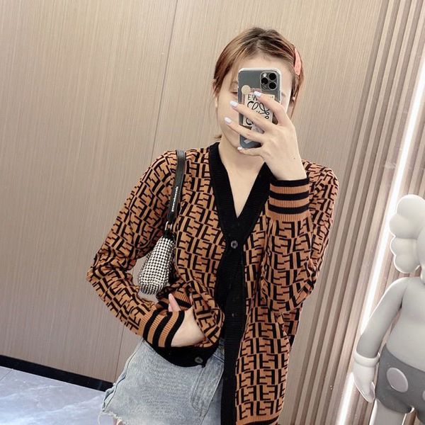 new alphabet jacquard cardigan sweater women's college style knitting v-neck jacket for men in autumn and winter 2020
new alphabet jacquard cardigan sweater women's college style knitting v-neck jacket for men in autumn and winter 2020