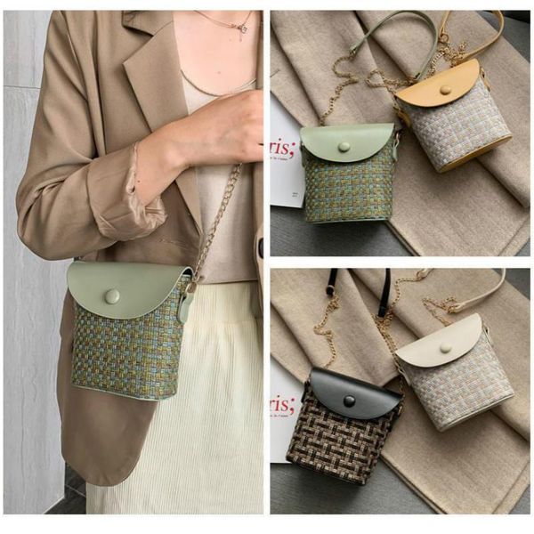 cross body the female 2021 korean version of wild one-shoulder messenger fashion bucket bag student multi-function mobile phone
cross body the female 2021 korean version of wild one-shoulder messenger fashion bucket bag student multi-function mobile phone