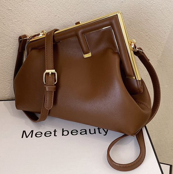 wholesale factory ladies leather bag retro green fashion shoulder bags street trend solid color leathers handbag simple joker metal buckle b
wholesale factory ladies leather bag retro green fashion shoulder bags street trend solid color leathers handbag simple joker metal buckle b