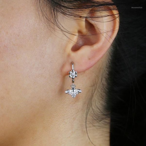 1 pair gold color small bee pendant earrings for women cute cz paved flower bee dangle earrings drop shipping animals jewelry1, Golden;silver 
1 pair gold color small bee pendant earrings for women cute cz paved flower bee dangle earrings drop shipping animals jewelry1, Golden;silver