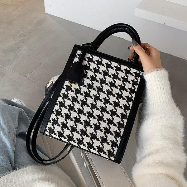 niche design bag female winter new fashion woolen plaid one-shoulder messenger bag portable tote multifunctional
niche design bag female winter new fashion woolen plaid one-shoulder messenger bag portable tote multifunctional