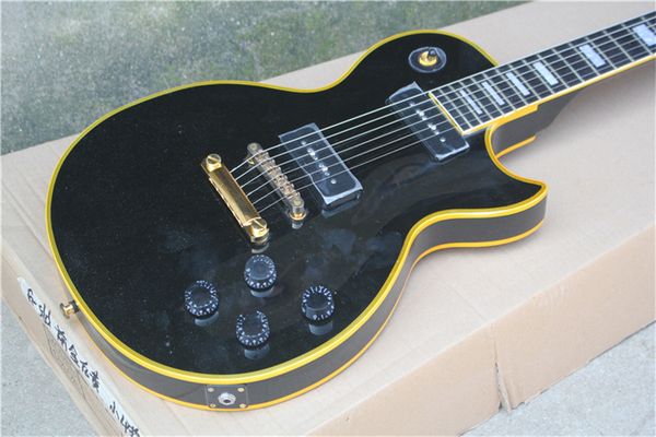 black electric guitar, 2 p90 pickups, rosewood fingerboard, gold hardware, yellow edge binding guitars guitarra
black electric guitar, 2 p90 pickups, rosewood fingerboard, gold hardware, yellow edge binding guitars guitarra