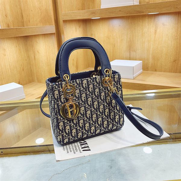 high sense small bag female 2022 fashion new versatile portable princess net red one shoulder messenger bag
high sense small bag female 2022 fashion new versatile portable princess net red one shoulder messenger bag