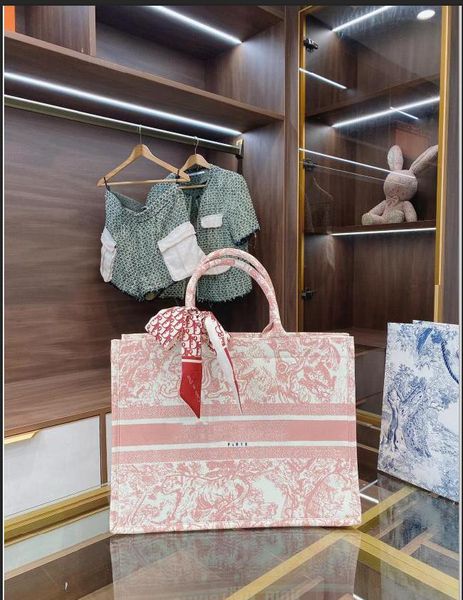 new embroidery 3d three-dimensional tiger pattern large capacity luxury big brand shopping bag handbag handmade double-sided flower
new embroidery 3d three-dimensional tiger pattern large capacity luxury big brand shopping bag handbag handmade double-sided flower