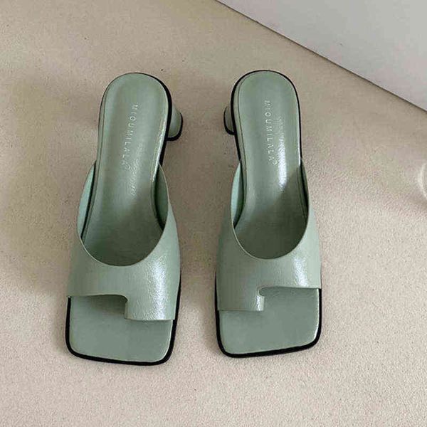 2022 female slippers shoes women square heels sandals shoes ladies slides fashion high heels for woman slippers flip flops pumps y220221, Black
2022 female slippers shoes women square heels sandals shoes ladies slides fashion high heels for woman slippers flip flops pumps y220221, Black