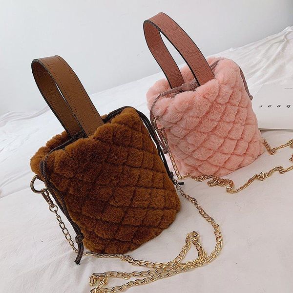 autumn and winter diamond lattice handbags for women 2020 luxury soft plush chains messenger shoulder bag new ladies bucket bags
autumn and winter diamond lattice handbags for women 2020 luxury soft plush chains messenger shoulder bag new ladies bucket bags