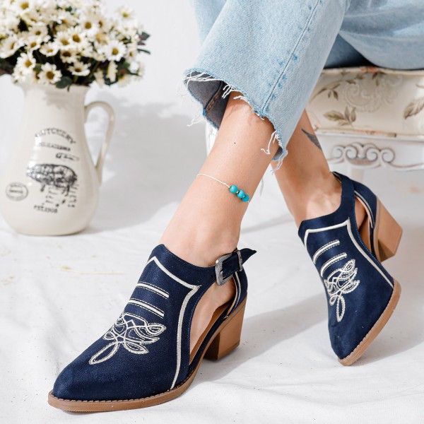 2021 new fashion mid square buckle women shoes pointed casual wedding embroidered chunky heel ladies sandals g56l, Black
2021 new fashion mid square buckle women shoes pointed casual wedding embroidered chunky heel ladies sandals g56l, Black