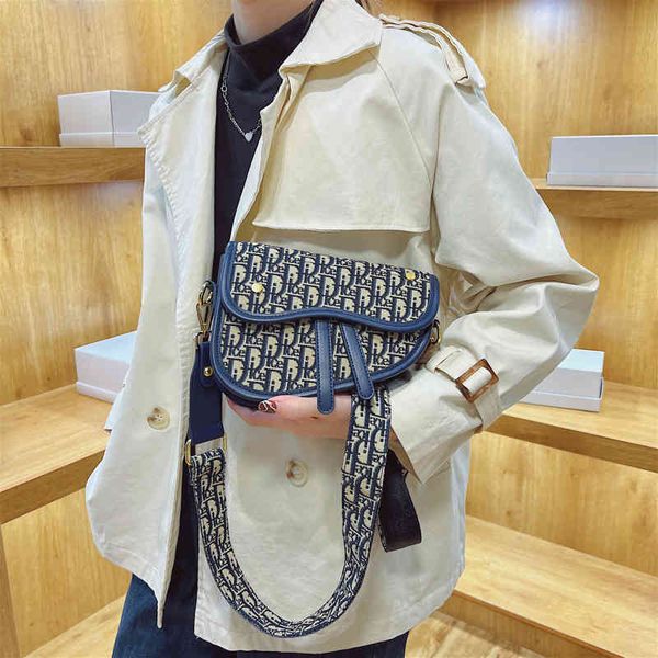 66% off saddle female messenger bag 100 embroidery small new fashion one shoulder horseshoe bag
66% off saddle female messenger bag 100 embroidery small new fashion one shoulder horseshoe bag