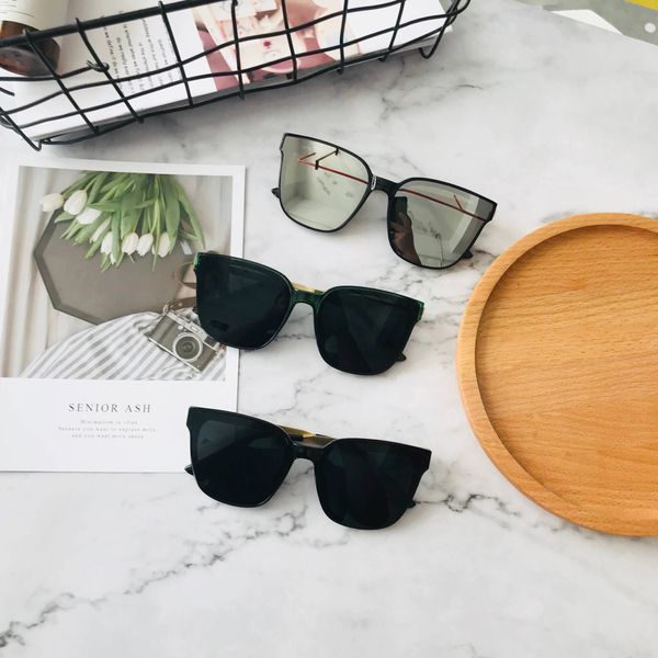 korean version of chaolin yuner with square integrated flat lens for men and women fashion round face sunglasses, White;black
korean version of chaolin yuner with square integrated flat lens for men and women fashion round face sunglasses, White;black