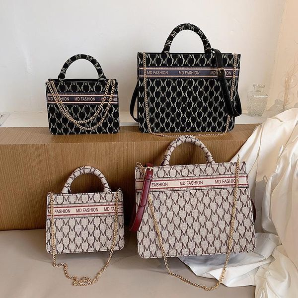 2020 new fashion personality chain casual letter printing large capacity ladies tote messenger handbag
2020 new fashion personality chain casual letter printing large capacity ladies tote messenger handbag