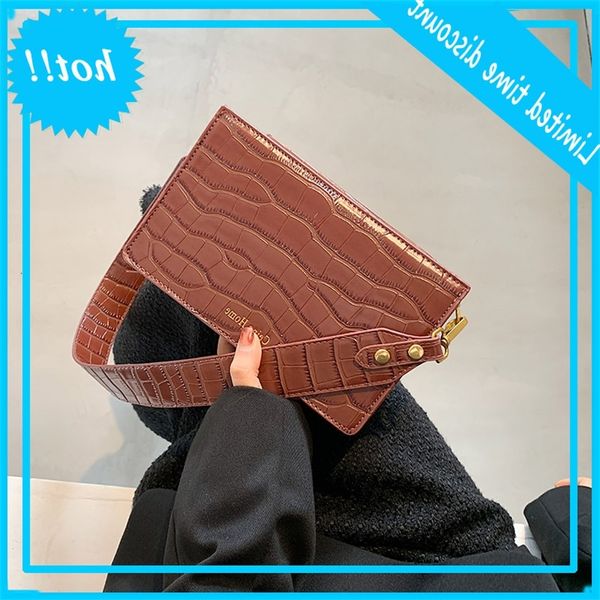 women's autumn and winter 2020 new single shoulder underarm fashion alligator net red cross small square bag
women's autumn and winter 2020 new single shoulder underarm fashion alligator net red cross small square bag