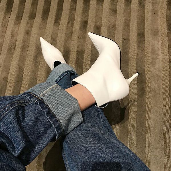 autumn winter black white real leather ankle boots woman pointed toe v back high heel shoes women fashion martin boots
autumn winter black white real leather ankle boots woman pointed toe v back high heel shoes women fashion martin boots