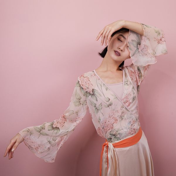 chinese folk dance wear for women classical dance fairy stage costume dancer outfit designer clothes practice wear jl2226, Black;red
chinese folk dance wear for women classical dance fairy stage costume dancer outfit designer clothes practice wear jl2226, Black;red