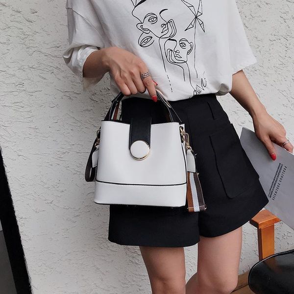 women's bag 2021 new design fashion stray bag hit color bucket wideband messenger shoulder trend large capacity
women's bag 2021 new design fashion stray bag hit color bucket wideband messenger shoulder trend large capacity