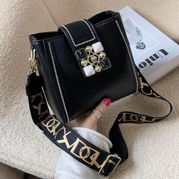 shoulder bags women satchel bucket bag solid color wide strap crossbody large capacity trending handbag and purses
shoulder bags women satchel bucket bag solid color wide strap crossbody large capacity trending handbag and purses