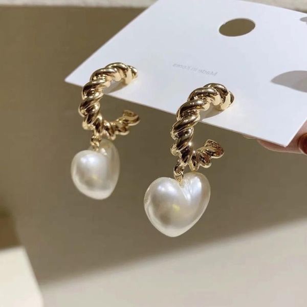 retro metal twist round hoop earrings love heart imitation pearl pendant earrings women girls asymmetric party jewelry, Golden;silver
retro metal twist round hoop earrings love heart imitation pearl pendant earrings women girls asymmetric party jewelry, Golden;silver