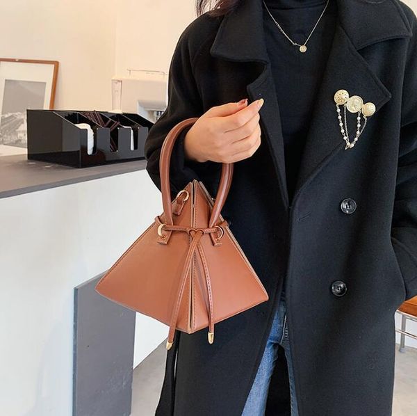 2021 designer leather handbag mini triangle women clutch purse hand bag lady chains tote bags portefeuille femme
2021 designer leather handbag mini triangle women clutch purse hand bag lady chains tote bags portefeuille femme