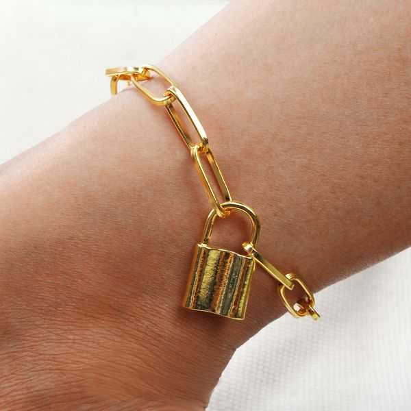 личность панк геометрия браслет ножная женщина простого замок-образный джокер темперамент европейские и американские ювелирные изделия, Golden;silver
личность панк геометрия браслет ножная женщина простого замок-образный джокер темперамент европейские и американские ювелирные изделия, Golden;silver