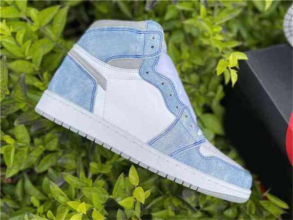 2022 authentic 1 high og hyper royal athletic shoes men women light smoke grey white royal blue trainers sneakers zapatos with original box
2022 authentic 1 high og hyper royal athletic shoes men women light smoke grey white royal blue trainers sneakers zapatos with original box