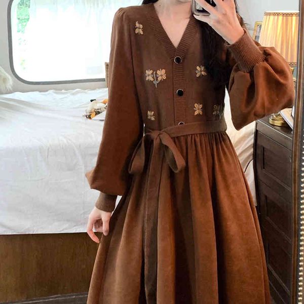 vintage female dress spring v-neck single breast floral embroidered knit stitching lantern sleeves lacing long dresses, Black;gray
vintage female dress spring v-neck single breast floral embroidered knit stitching lantern sleeves lacing long dresses, Black;gray